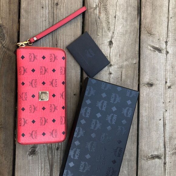 RED MCM Wallet With Removable Strap - Picture 4 of 16